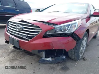 2015 Hyundai Sonata SE z VIN 5NPE24AFXFH189519, wystawiony jako IAAI lot #42146433 z przebiegiem 134 045 mil mil oraz . Historia ofert i sprzedaży dostępna na DreamBid. Obrazek 6.