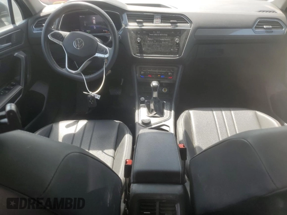 2023 Volkswagen Tiguan SE z VIN 3VVMB7AX6PM022898, wystawiony jako Copart lot #56828825 z przebiegiem 83 822 mil mil oraz Szkoda całkowita • Salvage title. Historia ofert i sprzedaży dostępna na DreamBid. Obrazek 8.