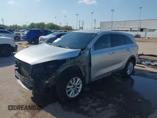 2020 Kia Sorento LX with VIN 5XYPG4A39LG675807, listed as a IAAI auction lot 41871304 with 124,689 mi miles. Bid and sale history available at carsss.com. Image 2.