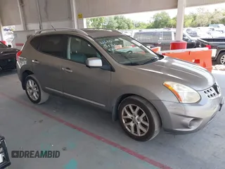 2012 Nissan Rogue S z VIN JN8AS5MV8CW400492, wystawiony jako IAAI lot #42133478 z przebiegiem 161 601 mil mil oraz . Historia ofert i sprzedaży dostępna na DreamBid. Obrazek 1.
