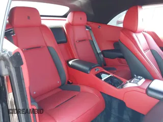 2018 Rolls-Royce Dawn z VIN SCA666D59JU115652, wystawiony jako IAAI lot #39811506 z przebiegiem 21 608 mil mil oraz . Historia ofert i sprzedaży dostępna na DreamBid. Obrazek 8.