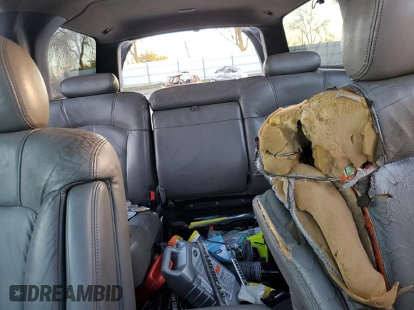 2001 Chevrolet Suburban LS z VIN 3GNFK16T91G221421, wystawiony jako Copart lot #87094634 z przebiegiem 186 977 mil mil oraz Szkoda całkowita • Salvage title. Historia ofert i sprzedaży dostępna na DreamBid. Obrazek 10.