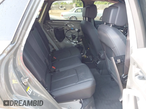 2022 Audi Q3 S line Premium Plus z VIN WA1EECF39N1066181, wystawiony jako IAAI lot #42570617 z przebiegiem 33 066 mil mil oraz . Historia ofert i sprzedaży dostępna na DreamBid. Obrazek 8.