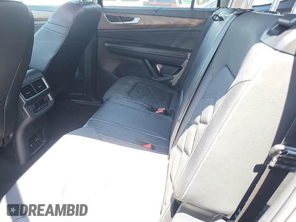 2024 Volkswagen Atlas SE with VIN 1V2HR2CA7RC565297, listed as a IAAI auction lot 42844488 with 24,398 mi miles and . Bid and sale history available at DreamBid. Image 1.