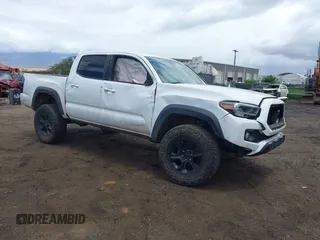 2020 Toyota Tacoma SR5 z VIN 5TFCZ5ANXLX236855, wystawiony jako IAAI lot #42407431 z przebiegiem 66 554 mil mil oraz . Historia ofert i sprzedaży dostępna na DreamBid. Obrazek 1.