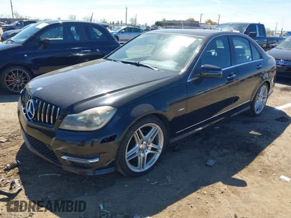 2012 Mercedes-Benz C 250 Sport z VIN WDDGF4HB4CA648004, wystawiony jako IAAI lot #41891519 z przebiegiem 108 076 mil mil oraz . Historia ofert i sprzedaży dostępna na DreamBid. Obrazek 2.