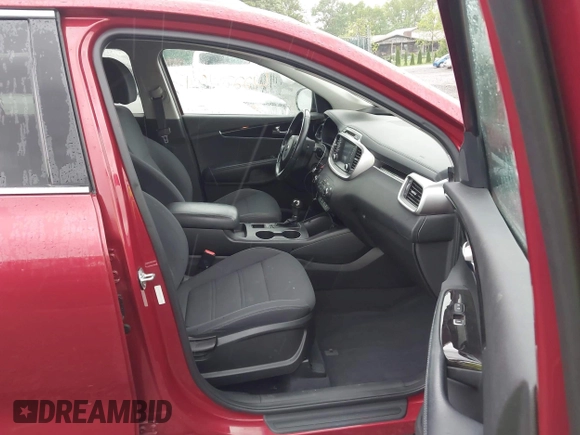 2017 Kia Sorento LX z VIN 5XYPGDA30HG314280, wystawiony jako IAAI lot #42224601 z przebiegiem 51 875 mil mil oraz . Historia ofert i sprzedaży dostępna na DreamBid. Obrazek 5.