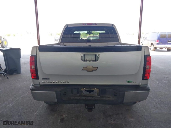 2010 Chevrolet Silverado 1500 LT with VIN 3GCRKSE31AG258718, listed as a IAAI auction lot 42061306 with 220,656 mi miles. Bid and sale history available at carsss.com. Image 16.