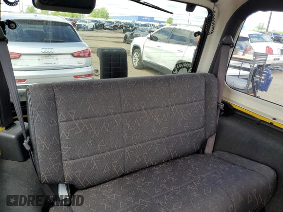2001 Jeep Wrangler Sport z VIN 1J4FA49S01P355451, wystawiony jako Copart lot #56501545 z przebiegiem 213 027 mil mil oraz Czysty tytuł • Clean title. Historia ofert i sprzedaży dostępna na DreamBid. Obrazek 11.