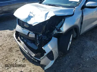 2019 Kia Sorento LX z VIN 5XYPG4A34KG574303, wystawiony jako IAAI lot #42191577 z przebiegiem 117 821 mil mil oraz . Historia ofert i sprzedaży dostępna na DreamBid. Obrazek 6.