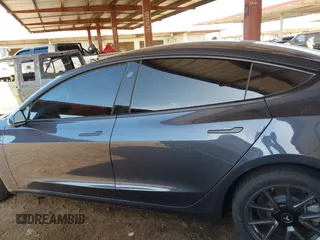 2022 Tesla Model 3 Long Range z VIN 5YJ3E1EB5NF205806, wystawiony jako IAAI lot #42063489 z przebiegiem 63 307 mil mil oraz . Historia ofert i sprzedaży dostępna na DreamBid. Obrazek 14.