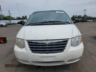 2006 Chrysler Town & Country Touring z VIN 2A4GP54L56R631489, wystawiony jako Copart lot #58981685 z przebiegiem 242 106 mil mil oraz Szkoda całkowita • Salvage title. Historia ofert i sprzedaży dostępna na DreamBid. Obrazek 5.