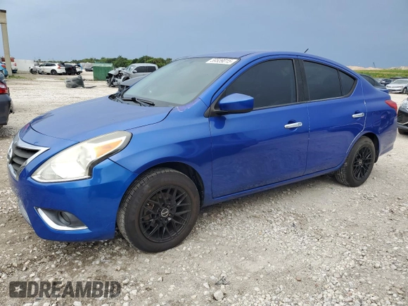 2016 Nissan Versa S z VIN 3N1CN7AP7GL889818, wystawiony jako Copart lot #59539015 z przebiegiem 97 607 mil mil oraz Czysty tytuł • Clean title. Historia ofert i sprzedaży dostępna na DreamBid. Obrazek 1.
