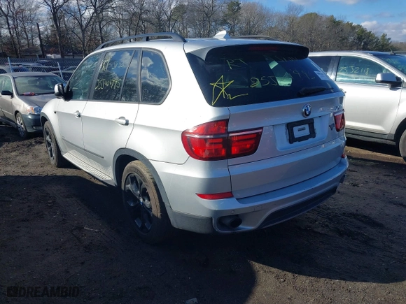2011 BMW X5 35i with VIN 5UXZV4C59BL406947, listed as a IAAI auction lot 41684050 with 999,999 mi miles. Bid and sale history available at carsss.com. Image 3.