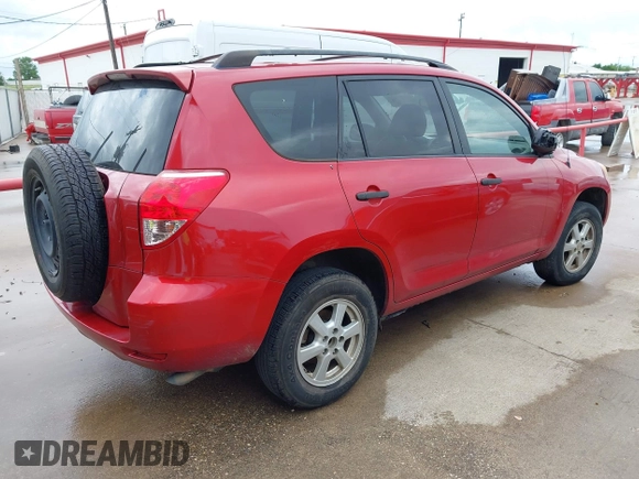 2006 Toyota RAV4 with VIN JTMZD33V966011749, listed as a IAAI auction lot 42005018 with 117,071 mi miles. Bid and sale history available at carsss.com. Image 4.