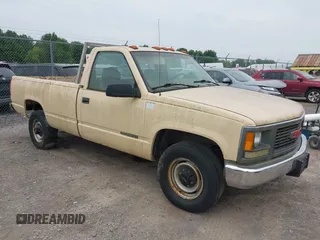 1995 GMC Sierra 3500 z VIN 1GTGC34K2SE536473, wystawiony jako IAAI lot #42487739 z przebiegiem 81 910 mil mil oraz . Historia ofert i sprzedaży dostępna na DreamBid. Obrazek 1.