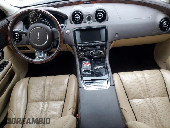 2016 Jaguar XJ R-Sport с VIN SAJWJ1CD9G8V92958, выставлен на аукционе Copart как лот 44177915 с пробегом Не указан миль и Списание • Salvage title. История ставок и продаж доступна на DreamBid. Изображение 8.