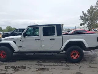 2021 Jeep Gladiator Willys with VIN 1C6HJTAG1ML572638, listed as a IAAI auction lot 42065562 with 43,040 mi miles and . Bid and sale history available at DreamBid. Image 14.