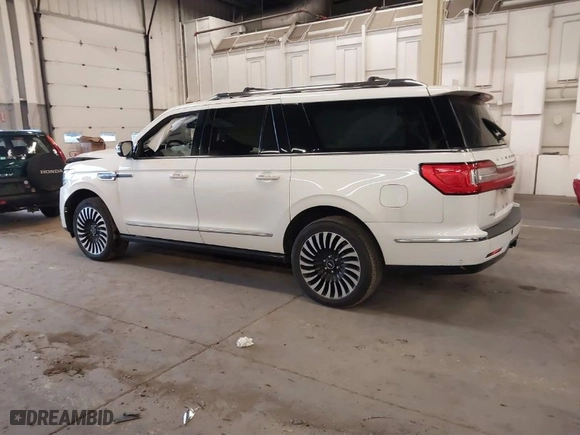 2021 Lincoln Navigator L Black Label with VIN 5LMJJ3TT3MEL15532, listed as a IAAI auction lot 41330001 with 62,325 mi miles. Bid and sale history available at carsss.com. Image 3.