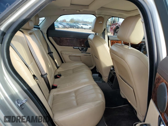 2014 Jaguar XJ with VIN SAJWA1CZ5E8V71971, listed as a Copart auction lot 82116114 with 127,164 mi miles and Salvage Title. Bid and sale history available at DreamBid. Image 10.