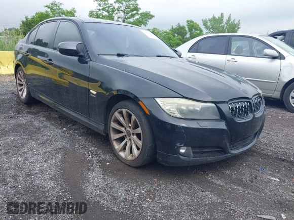 2011 BMW 3 Series 328i xDrive z VIN WBAPK5C54BF121544, wystawiony jako IAAI lot #42443324 z przebiegiem 123 193 mil mil oraz . Historia ofert i sprzedaży dostępna na DreamBid. Obrazek 1.