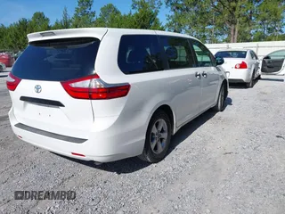 2016 Toyota Sienna L z VIN 5TDZK3DC7GS735427, wystawiony jako IAAI lot #42333624 z przebiegiem 82 599 mil mil oraz . Historia ofert i sprzedaży dostępna na DreamBid. Obrazek 4.