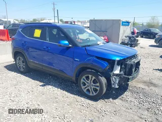 2021 Kia Seltos S z VIN KNDEUCAA5M7099933, wystawiony jako IAAI lot #42243324 z przebiegiem 52 024 mil mil oraz . Historia ofert i sprzedaży dostępna na DreamBid. Obrazek 1.