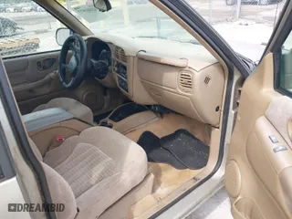 1999 Chevrolet S-10 LS with VIN 1GCCS19XXX8175512, listed as a IAAI auction lot 42101977 with 130,885 mi miles. Bid and sale history available at carsss.com. Image 5.