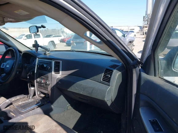 2010 Jeep Grand Cherokee Laredo with VIN 1J4PS4GKXAC103153, listed as a IAAI auction lot 41760743 with 185,138 mi miles. Bid and sale history available at carsss.com. Image 5.