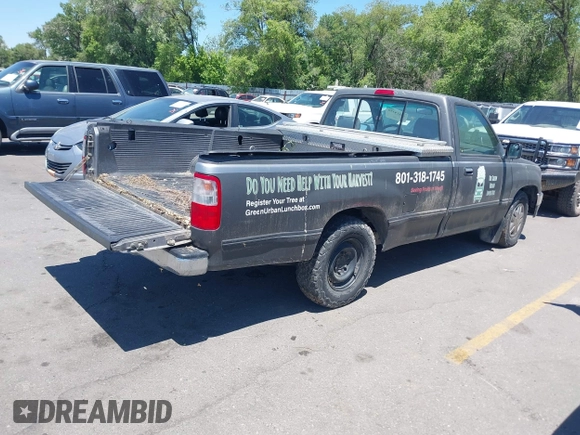 1994 Toyota T100 z VIN JT4VD10C8R0018446, wystawiony jako IAAI lot #42419359 z przebiegiem 147 981 mil mil oraz . Historia ofert i sprzedaży dostępna na DreamBid. Obrazek 4.