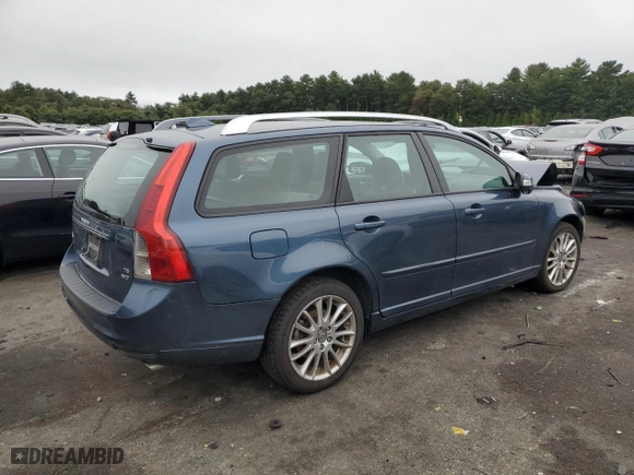 2008 Volvo V50 2.5T R-Design with VIN YV1MJ672682390833, listed as a Copart auction lot 72750754 with 105,330 mi miles and Salvage Title. Bid and sale history available at carsss.com. Image 3.