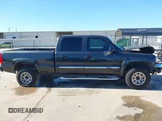 2003 GMC Sierra 1500HD SLE z VIN 1GTGC13U53F203980, wystawiony jako IAAI lot #41206524 z przebiegiem 309 414 mil mil oraz . Historia ofert i sprzedaży dostępna na DreamBid. Obrazek 14.