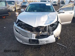 2015 Lincoln MKZ Hybrid z VIN 3LN6L2LU7FR614253, wystawiony jako IAAI lot #40872678 z przebiegiem 185 637 mil mil oraz . Historia ofert i sprzedaży dostępna na DreamBid. Obrazek 6.