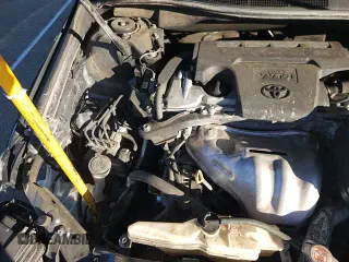 2017 Toyota Camry SE z VIN 4T1BF1FK4HU336322, wystawiony jako Copart lot #82513315 z przebiegiem 122 030 mil mil oraz Czysty tytuł • Clean title. Historia ofert i sprzedaży dostępna na DreamBid. Obrazek 13.