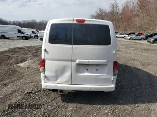 2015 Nissan NV200 S z VIN 3N6CM0KN8FK696261, wystawiony jako Copart lot #50001695 z przebiegiem Nie podano mil oraz Szkoda całkowita • Salvage title. Historia ofert i sprzedaży dostępna na DreamBid. Obrazek 6.