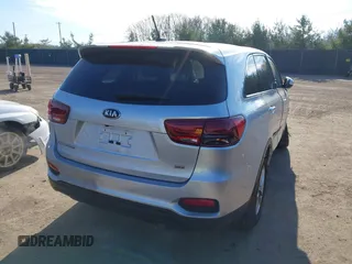 2020 Kia Sorento LX with VIN 5XYPG4A31LG638850, listed as a IAAI auction lot 40982683 with 143,149 mi miles. Bid and sale history available at carsss.com. Image 4.