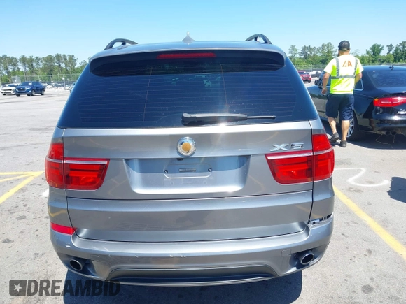 2011 BMW X5 35i z VIN 5UXZV4C57BL410981, wystawiony jako IAAI lot #42126240 z przebiegiem 160 473 mil mil oraz . Historia ofert i sprzedaży dostępna na DreamBid. Obrazek 16.