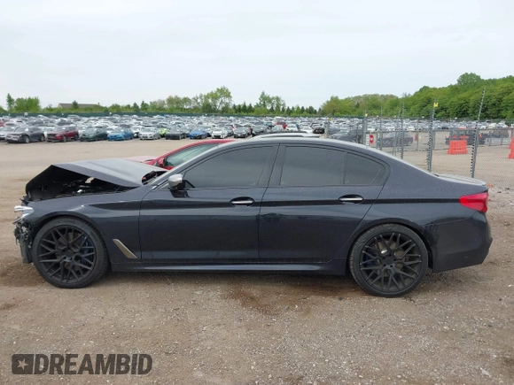 2018 BMW 5 Series M550i xDrive с VIN WBAJB9C53JB286746, выставлен на аукционе IAAI как лот 42303002 с пробегом 81 039 миль миль и . История ставок и продаж доступна на DreamBid. Изображение 15.