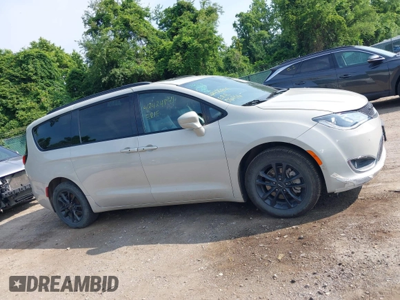 2020 Chrysler Pacifica Launch Edition with VIN 2C4RC3BGXLR267876, listed as a IAAI auction lot 42424841 with 87,586 mi miles and . Bid and sale history available at DreamBid. Image 13.