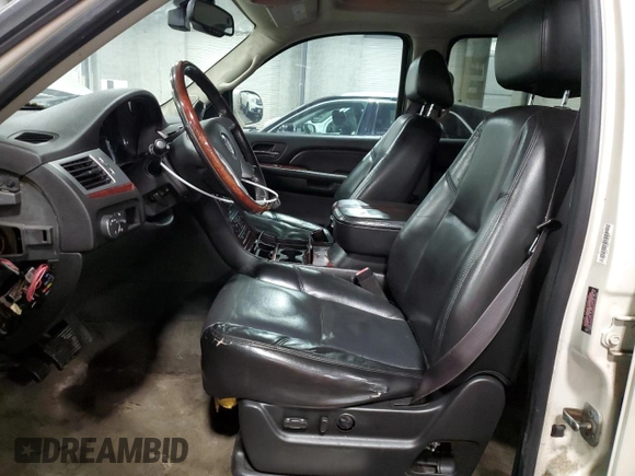 2008 Cadillac Escalade ESV with VIN 1GYFK66888R123602, listed as a Copart auction lot 50430385 with 302,214 mi miles and Clean title. Bid and sale history available at DreamBid. Image 7.