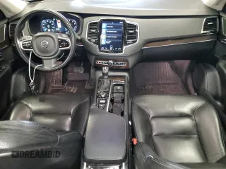 2017 Volvo XC90 Momentum z VIN YV4A22PK5H1125032, wystawiony jako Copart lot #56571475 z przebiegiem 132 549 mil mil oraz Szkoda całkowita • Salvage title. Historia ofert i sprzedaży dostępna na DreamBid. Obrazek 8.