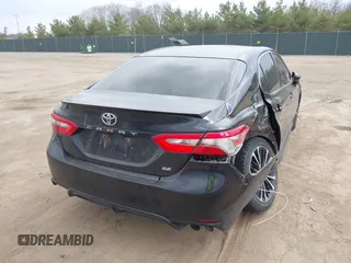 2018 Toyota Camry LE z VIN JTNB11HK6J3005121, wystawiony jako IAAI lot #42065784 z przebiegiem 114 907 mil mil oraz . Historia ofert i sprzedaży dostępna na DreamBid. Obrazek 4.