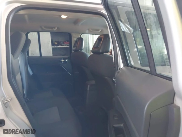 2009 Jeep Patriot Sport with VIN 1J4FT28BX9D160194, listed as a IAAI auction lot 41253940 with 104,339 mi miles. Bid and sale history available at carsss.com. Image 8.