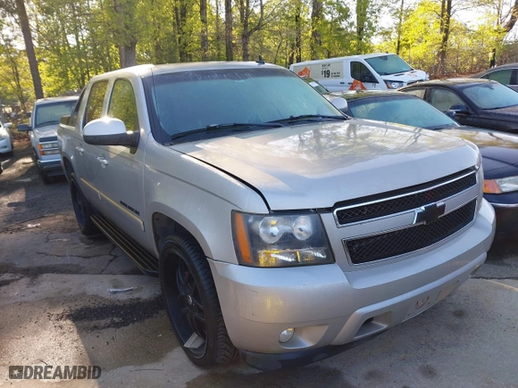 2007 Chevrolet Avalanche LS with VIN 3GNEC12017G211706, listed as a IAAI auction lot 42015650 with 1 mi miles. Bid and sale history available at carsss.com. Image 1.