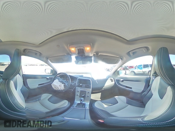 2017 Volvo XC60 Dynamic z VIN YV440MRR6H2084459, wystawiony jako Copart lot #46732905 z przebiegiem Nie podano mil oraz Szkoda całkowita • Salvage title. Historia ofert i sprzedaży dostępna na DreamBid. Obrazek 14.