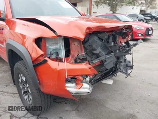 2017 Toyota Tacoma SR5 z VIN 3TMAZ5CN7HM050496, wystawiony jako IAAI lot #40958166 z przebiegiem 104 950 mil mil oraz . Historia ofert i sprzedaży dostępna na DreamBid. Obrazek 18.