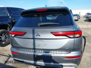 2024 Mitsubishi Outlander SE z VIN JA4J3VA82RZ011100, wystawiony jako IAAI lot #42049812 z przebiegiem 19 265 mil mil oraz . Historia ofert i sprzedaży dostępna na DreamBid. Obrazek 16.