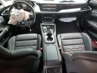 2022 Audi RS e-tron GT z VIN WAUAHBFW4N7902313, wystawiony jako Copart lot #55282983 z przebiegiem 125 mil mil oraz . Historia ofert i sprzedaży dostępna na DreamBid. Obrazek 8.