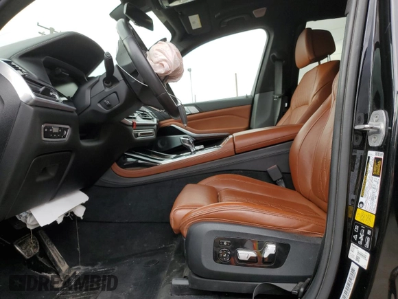 2020 BMW X7 M50i z VIN 5UXCX6C04L9B99921, wystawiony jako Copart lot #56665755 z przebiegiem 63 328 mil mil oraz Szkoda całkowita • Salvage title. Historia ofert i sprzedaży dostępna na DreamBid. Obrazek 7.