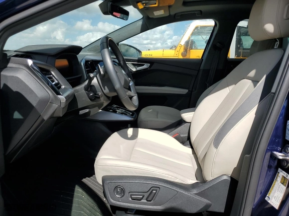 2024 Audi Q4 e-tron Sportback Premium Plus with VIN WA132BFZ6RP000995, listed as a Copart auction lot 77247604 with 3,084 mi miles and Non Repairable. Bid and sale history available at carsss.com. Image 7.